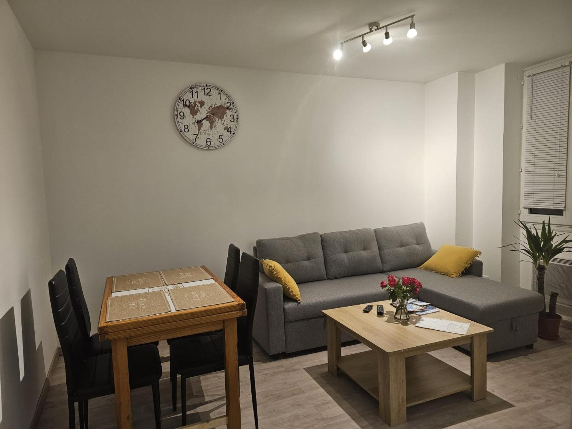 Joli Appartement En Face De Lac Nantua Exterior foto